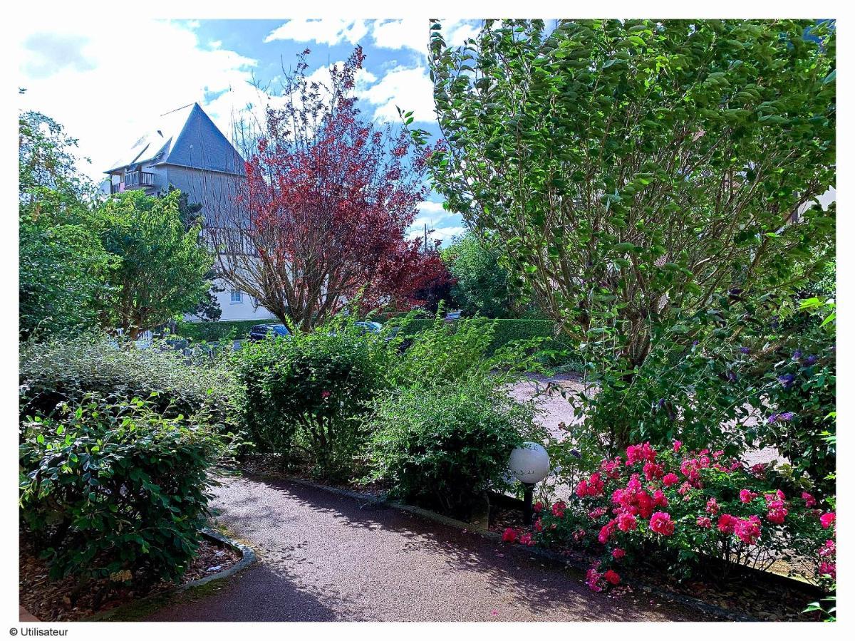 Cabourg, Appartement Plain Pied Avec Terrasse Acces Direct A La Plage Экстерьер фото