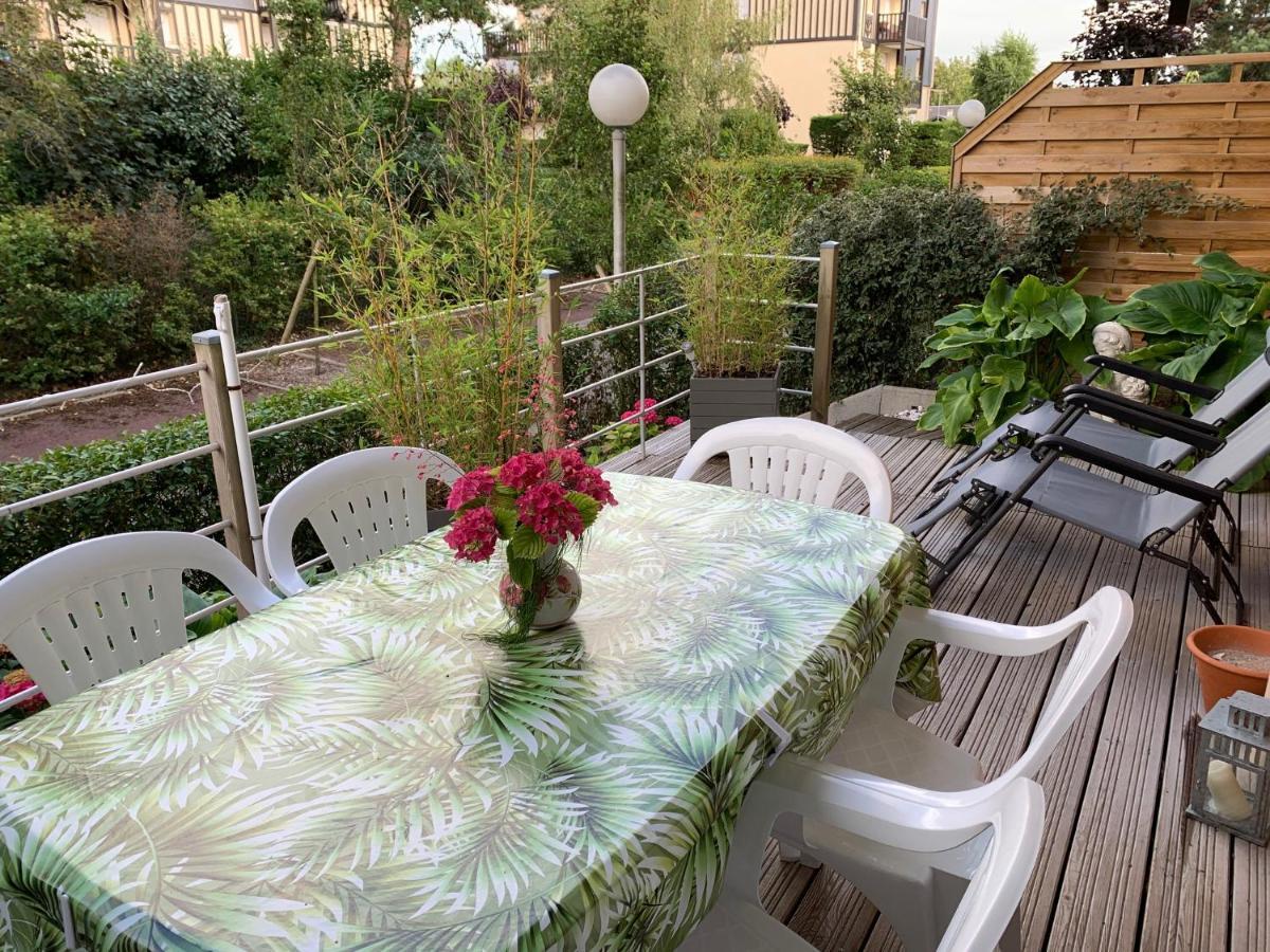 Cabourg, Appartement Plain Pied Avec Terrasse Acces Direct A La Plage Экстерьер фото